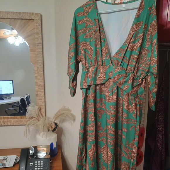 NWOT - LARA ELEGANT DRESS BY LUMINA VANCOUVER - Picture 2 of 2